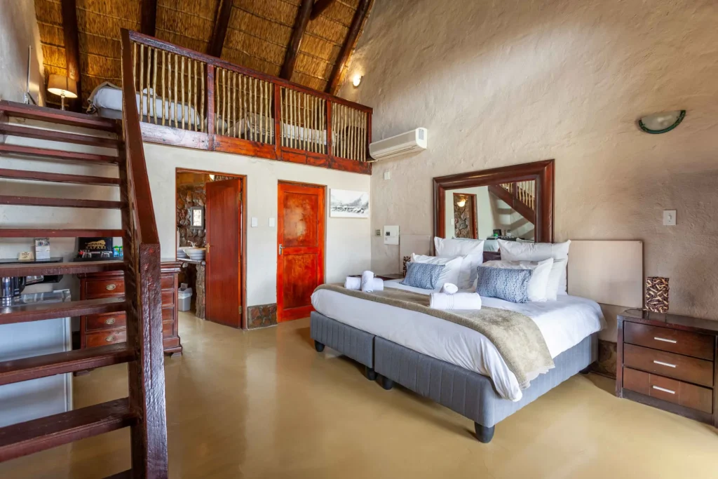 Karoo Cottage bedroom with a loft at Aquila