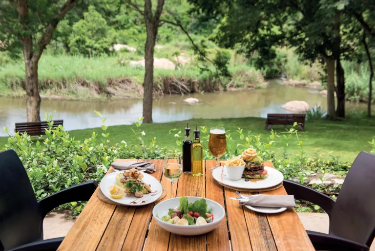 Lunch beside the river at Hippo Hollow